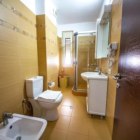 Royal Park 3* Qerret (Tirana)