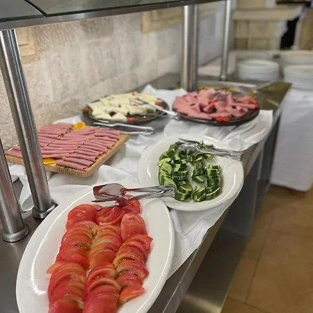 Royal Park מלון 3*