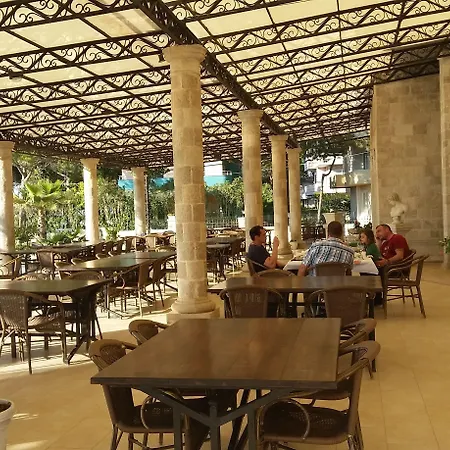 Royal Park 3* Qerret (Tirana)
